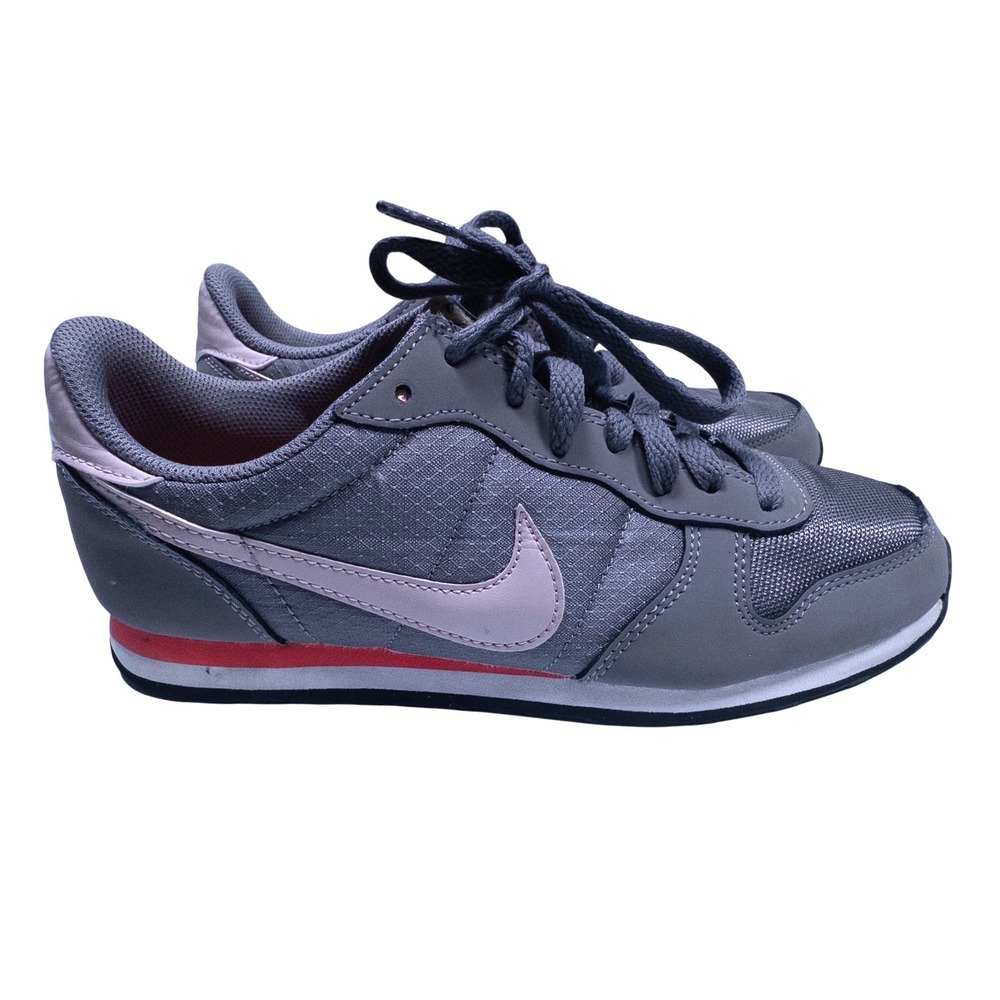 Nike Women's Gray and Light Pink Athletic Sneakers